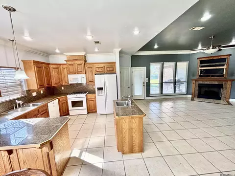 Kitchen - 12472 Winter Ridge Dr, Walker, LA 70785 photo 3 of 3