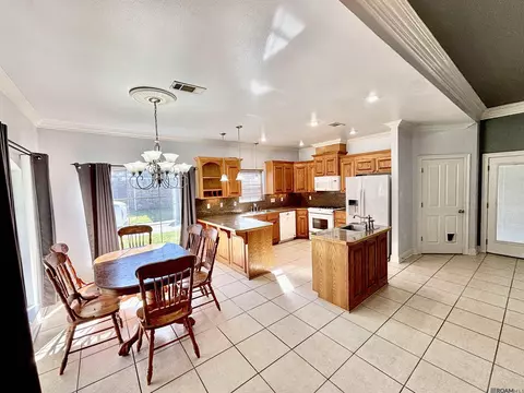 Kitchen - 12472 Winter Ridge Dr, Walker, LA 70785 photo 2 of 3