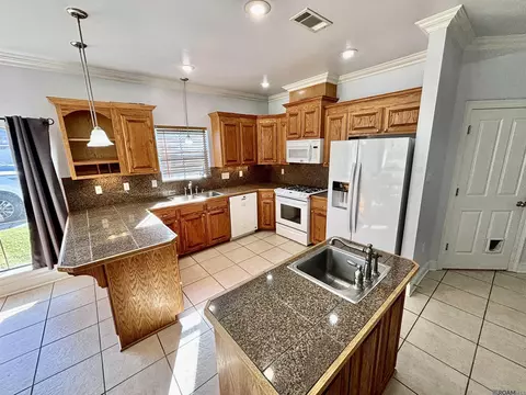 Kitchen - 12472 Winter Ridge Dr, Walker, LA 70785 photo 1 of 3