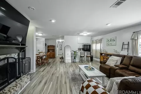 1004 S Shirley Ave, Gonzales, LA 70737