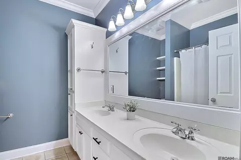Bath - 33909 Natures Way, Walker, LA 70785 photo 3 of 3