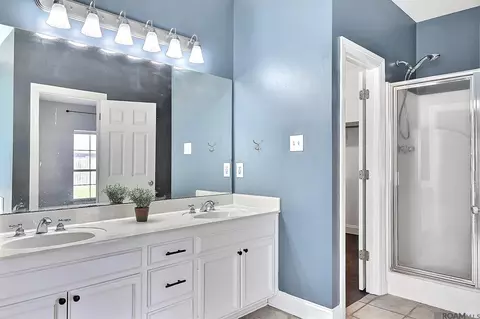 Bath - 33909 Natures Way, Walker, LA 70785 photo 1 of 3