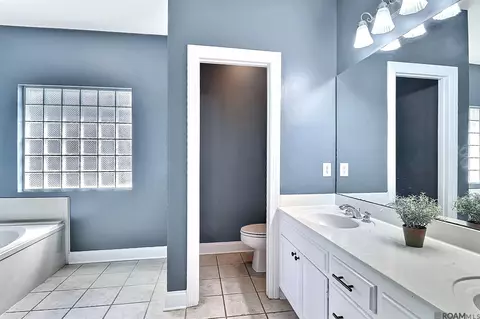 Bath - 33909 Natures Way, Walker, LA 70785 photo 2 of 3