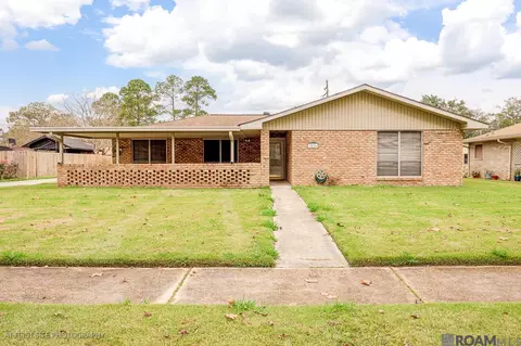 1016 E Fabian St, Gonzales, LA 70737