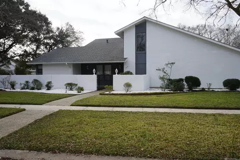 12426 N Lake Sherwood Ave, Baton Rouge, LA 70816