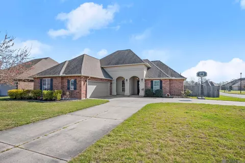 14450 Stonegate Manor Dr, Gonzales, LA 70737
