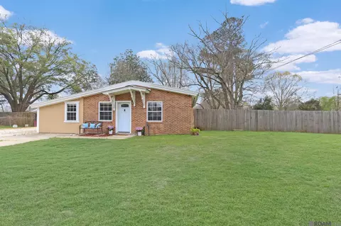 3233 Landmor Dr, Slaughter, LA 70777