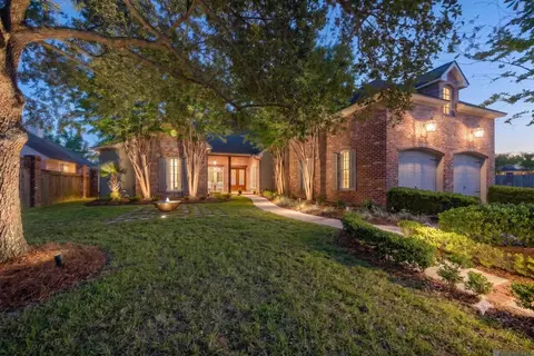17427 E Club View Ct, Baton Rouge, LA 70810
