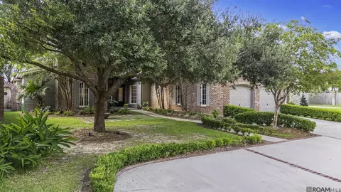 17427 E Club View Ct, Baton Rouge, LA 70810