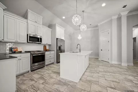 6544 Oak Garden Dr, Baton Rouge, LA 70817