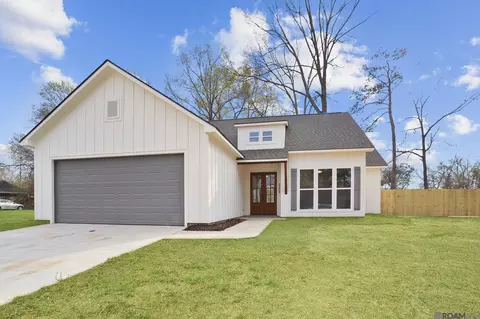 5209 Pine St, Saint Francisville, LA 70775