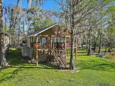 18022 E Riverview Dr, Denham Springs, LA 70726