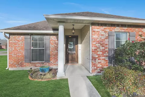 16203 Old Samuel Dr, Prairieville, LA 70769