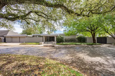 12 Stones Throw Dr, Baton Rouge, LA 70809