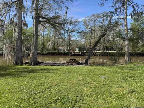 13885 Old River Rd, Maurepas, LA 70449
