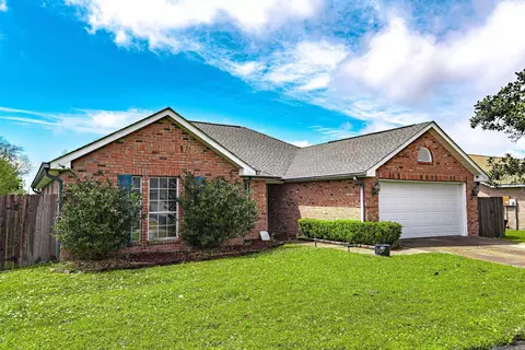 609 Mayflower Ct, Laplace, LA 70068