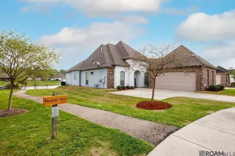 8213 Seville Ct, Baton Rouge, LA 70820