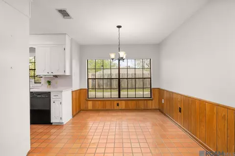 Dining - 14539 Winslow Dr, Pride, LA 70770 photo 2 of 2