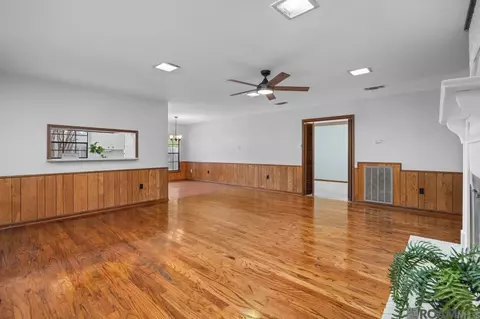Living - 14539 Winslow Dr, Pride, LA 70770 photo 2 of 6