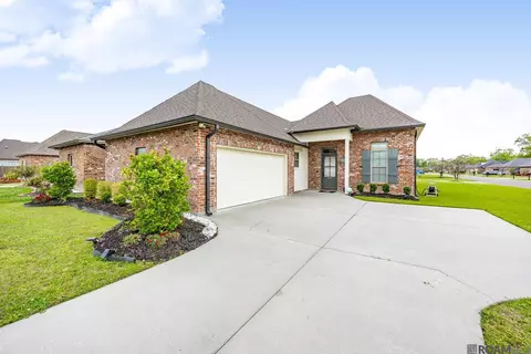11533 Hideaway St, Denham Springs, LA 70726