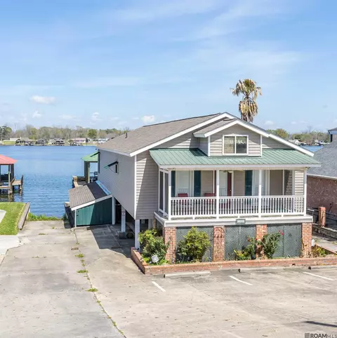 7928 False River Rd, Oscar, LA 70762