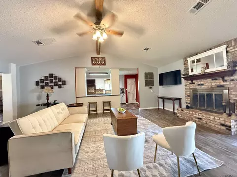 2428 Riverside Dr, Port Allen, LA 70767