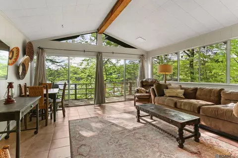 10622 Circus Ln, Saint Francisville, LA 70775