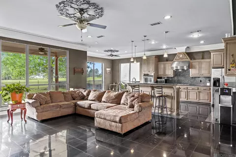 40360 Pelican Point Pkwy, Gonzales, LA 70737