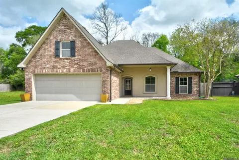 1416 Rue Riviere, Port Allen, LA 70767