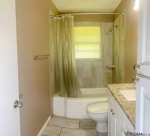 Bath - 2726 Ray Weiland Dr, Baker, LA 70714 photo 1 of 1
