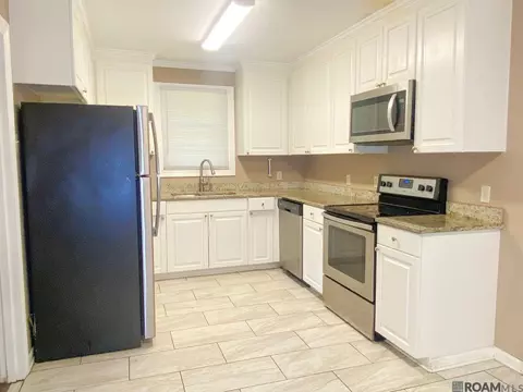 Kitchen - 2726 Ray Weiland Dr, Baker, LA 70714 photo 2 of 2