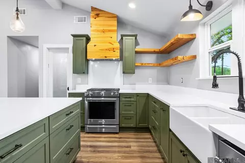 Kitchen - 32145 Tiboe Plz, Springfield, LA 70462 photo 5 of 5