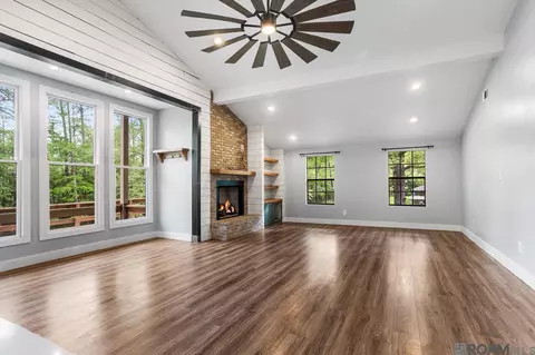 Living - 32145 Tiboe Plz, Springfield, LA 70462 photo 2 of 3