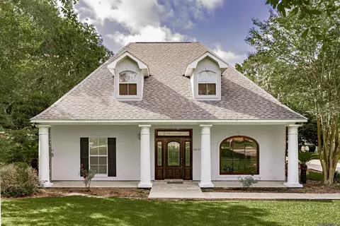 8868 Elton St, Livonia, LA 70755
