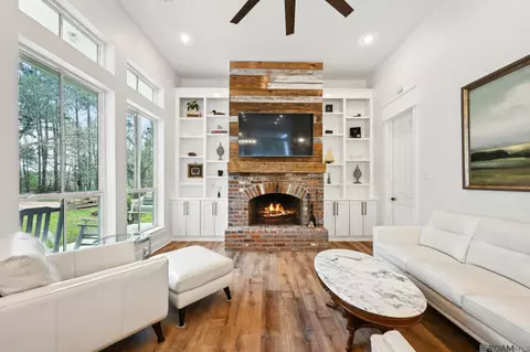 Living - 75340 Hwy 1077, Covington, LA 70435 photo 2 of 2
