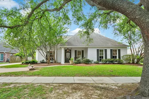 321 W Plantation Ridge Ct, Baton Rouge, LA 70810