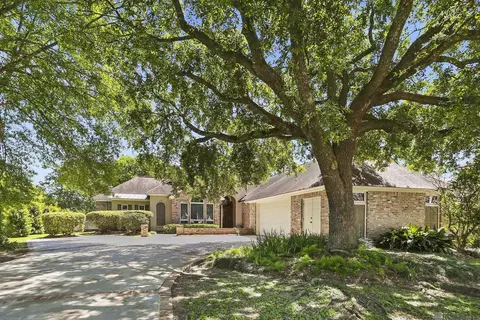 17617 Masters Pointe Ct, Baton Rouge, LA 70810