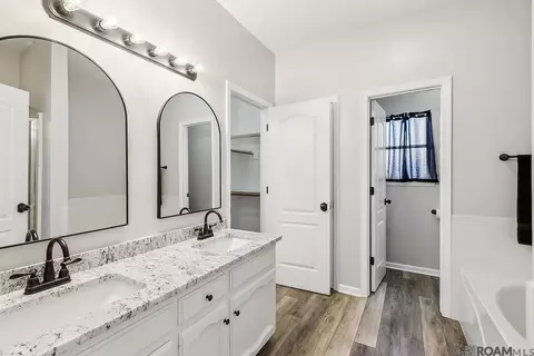 Bath - 30438 Jo Ann St, Walker, LA 70785 photo 1 of 3