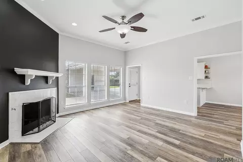 Living - 30438 Jo Ann St, Walker, LA 70785 photo 2 of 3