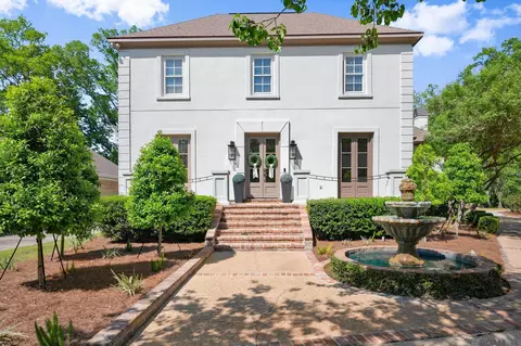 1242 Applewood Rd, Baton Rouge, LA 70808