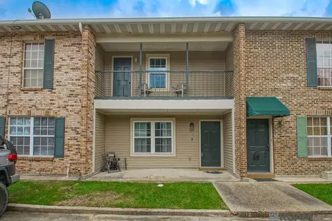 4624 Parkoaks Dr, Baton Rouge, LA 70816