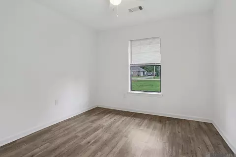 Bedroom - 27489 Country Dr, Walker, LA 70785 photo 2 of 4