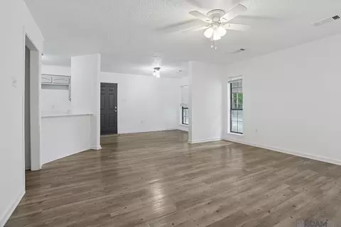 Living - 27489 Country Dr, Walker, LA 70785 photo 1 of 3