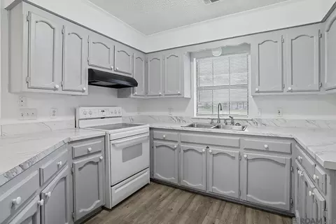 Kitchen - 27489 Country Dr, Walker, LA 70785 photo 1 of 1
