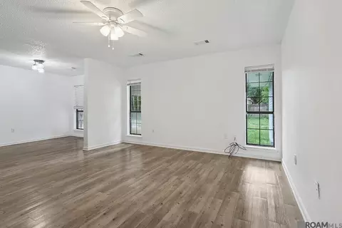 Living - 27489 Country Dr, Walker, LA 70785 photo 2 of 3