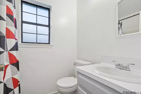 Bath - 27489 Country Dr, Walker, LA 70785 photo 1 of 1