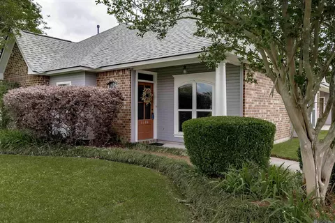 6684 Woodside Dr, Zachary, LA 70791