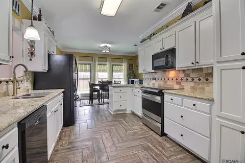 Kitchen - 12769 Landon Dr, Walker, LA 70785 photo 5 of 5