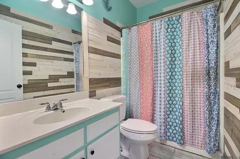 Bath - 12769 Landon Dr, Walker, LA 70785 photo 1 of 3