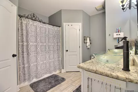 Bath - 12769 Landon Dr, Walker, LA 70785 photo 3 of 3